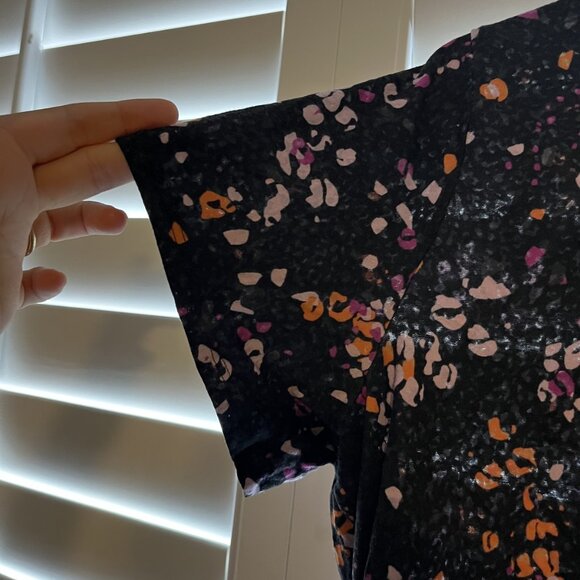 Good move Size Extra Large (XL) Women's Black Floral Print Short Sleeve T-Shirt - Picture 4 of 5